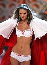 TopRq.com search results: 2009 Victoria's Secret Fashion swimsuits show girl