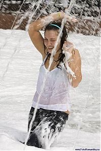 People & Humanity: fountain girls