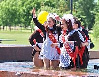 People & Humanity: fountain girls