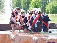 People & Humanity: fountain girls