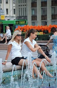 People & Humanity: fountain girls