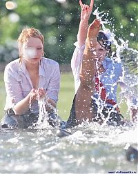 People & Humanity: fountain girls