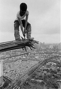 People & Humanity: Dangerous job, China