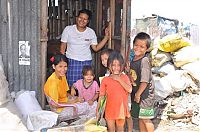 People & Humanity: Children in Philippines