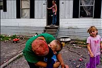 People & Humanity: Shooting american family, Kentucky, by Carl Kiilsgaard