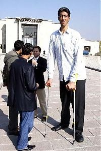 People & Humanity: Sultan Kosen, Tallest man in the world, 2 meters 47 centimeters, Turkey