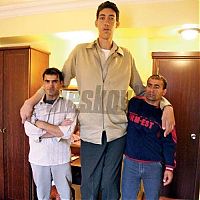 People & Humanity: Sultan Kosen, Tallest man in the world, 2 meters 47 centimeters, Turkey