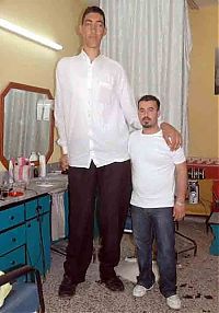 People & Humanity: Sultan Kosen, Tallest man in the world, 2 meters 47 centimeters, Turkey