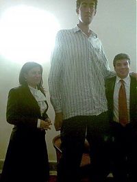 People & Humanity: Sultan Kosen, Tallest man in the world, 2 meters 47 centimeters, Turkey