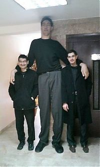 People & Humanity: Sultan Kosen, Tallest man in the world, 2 meters 47 centimeters, Turkey