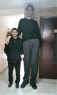 People & Humanity: Sultan Kosen, Tallest man in the world, 2 meters 47 centimeters, Turkey