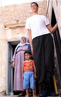 People & Humanity: Sultan Kosen, Tallest man in the world, 2 meters 47 centimeters, Turkey