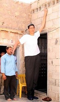 People & Humanity: Sultan Kosen, Tallest man in the world, 2 meters 47 centimeters, Turkey