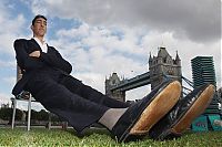 People & Humanity: Sultan Kosen, Tallest man in the world, 2 meters 47 centimeters, Turkey
