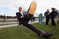 People & Humanity: Sultan Kosen, Tallest man in the world, 2 meters 47 centimeters, Turkey