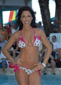 People & Humanity: silvercash bikini contest babes