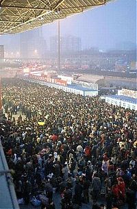 People & Humanity: Millions of people are returning home for the weekend, China