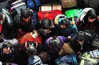 People & Humanity: Millions of people are returning home for the weekend, China