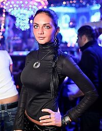 People & Humanity: nightlife party girls