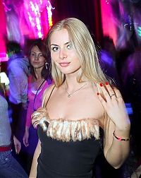 People & Humanity: nightlife party girls