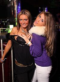 People & Humanity: nightlife party girls