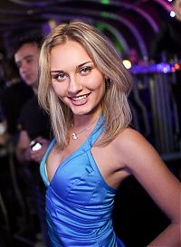 People & Humanity: nightlife party girls