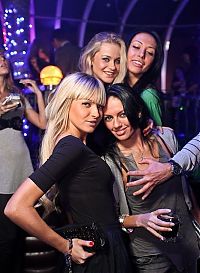 People & Humanity: nightlife party girls