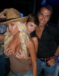 People & Humanity: nightlife party girls