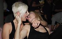 People & Humanity: nightlife party girls