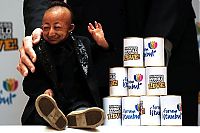 TopRq.com search results: He Pingping, world's shortest man died