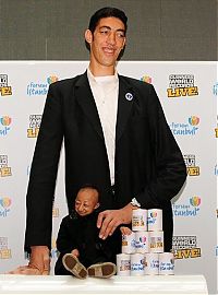 People & Humanity: He Pingping, world's shortest man died