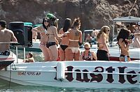 People & Humanity: hot boats, offshore and bikini girls