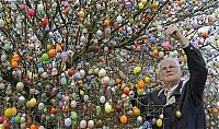 People & Humanity: Easter Tree by Volker Kraft