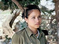 People & Humanity: army girls of israeli defense forces