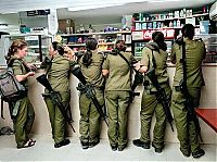 People & Humanity: army girls of israeli defense forces