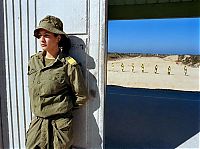 People & Humanity: army girls of israeli defense forces