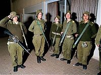 People & Humanity: army girls of israeli defense forces