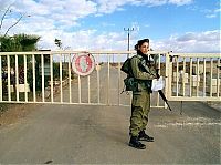 People & Humanity: army girls of israeli defense forces