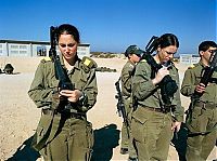 People & Humanity: army girls of israeli defense forces