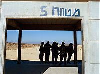 People & Humanity: army girls of israeli defense forces