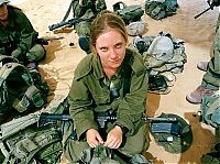 People & Humanity: army girls of israeli defense forces