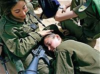 People & Humanity: army girls of israeli defense forces