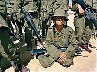 People & Humanity: army girls of israeli defense forces