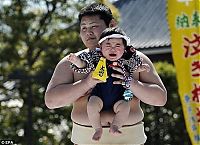 People & Humanity: Annual Naki Sumo (Crying Sumo) contest