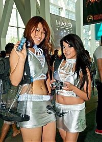 People & Humanity: Electronic Entertainment Expo (E3) 2010 trade show girls