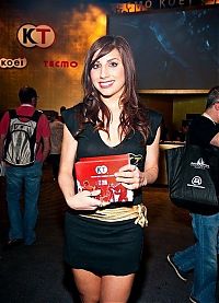 People & Humanity: Electronic Entertainment Expo (E3) 2010 trade show girls