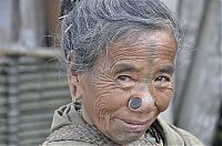 People & Humanity: nose plugs of the apatani women