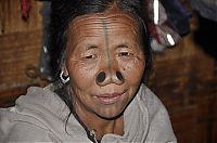 People & Humanity: nose plugs of the apatani women