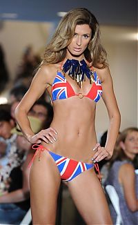 People & Humanity: mercedes-benz fashion week girls