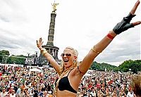 People & Humanity: love parade 1989 - 2010 girls